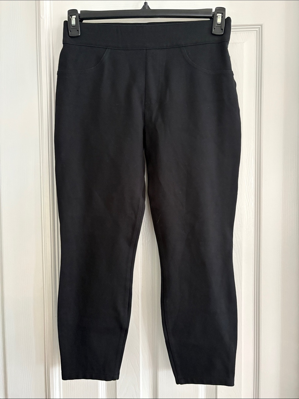 SPANX black stretchy pull on spandex casual ankle cropped pants Women’s medium